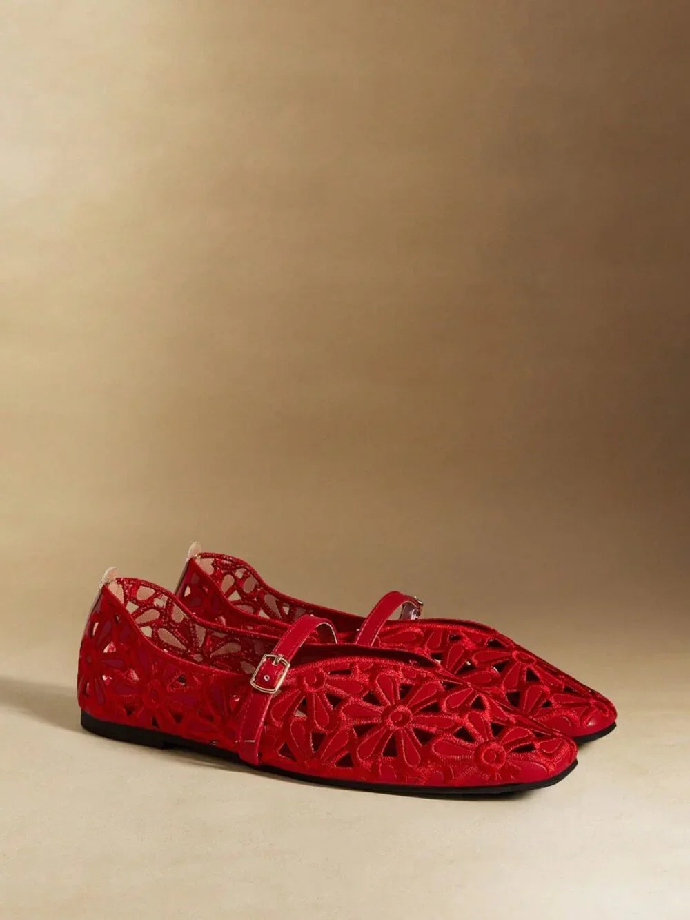 Red Elegant Women's Buckle Design Floral Hollow-Out Flats